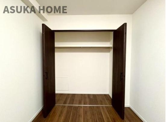 コスモ井土ヶ谷グランヒルズ9号棟の収納|収納たっぷりの洋室になります。