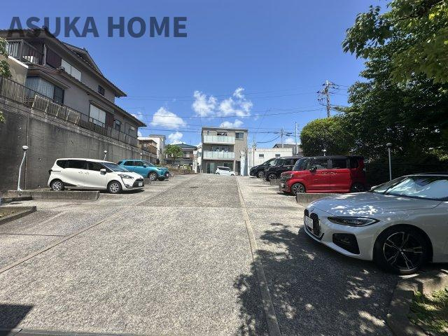 コスモ井土ヶ谷グランヒルズ9号棟の駐車場|駐車場の空き状況については、その都度、確認いたしますのでお気軽にお聞きください。