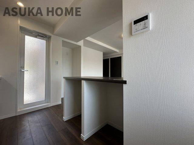 コスモ井土ヶ谷グランヒルズ9号棟のキッチン|カウンター下は隠しておきたいゴミ箱スペースにちょうど良さそう！