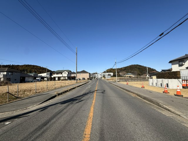 東金市田間Y区／建築条件付き売地の前面道路含む現地写真