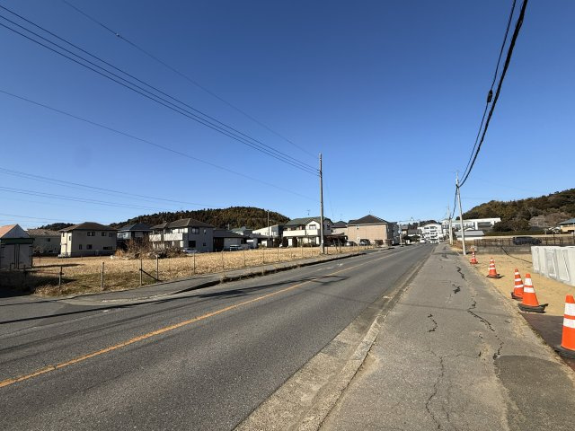 東金市田間Y区／建築条件付き売地の前面道路含む現地写真
