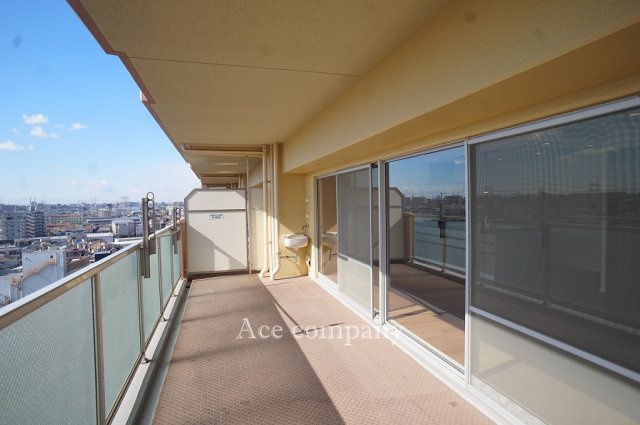 【バルコニー】 | キャステージパーク4番街 | 南西向きのワイドバルコニー、陽当り良好☆前面に棟が無く眺望も良好☆スロップシンク完備です☆