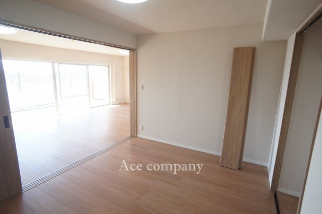 【内装】 | キャステージパーク4番街 | 【洋室6帖】リビングと続き間のお部屋です♪