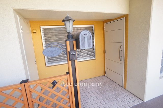 【玄関】 | キャステージパーク4番街 | 玄関ガーデニングポーチ付き♪こちらにトランクルームも付いています♪