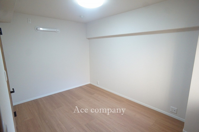 【寝室】 | 住吉ニューライフ | 【洋室：西側6.3帖】エアコン先行配管済みです☆