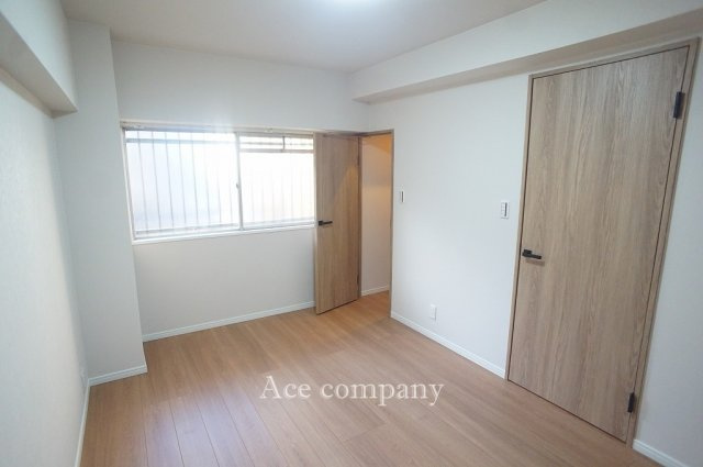 【寝室】 | 住吉ニューライフ | 【洋室：西側6.3帖】ウォークインクローゼット完備です♪