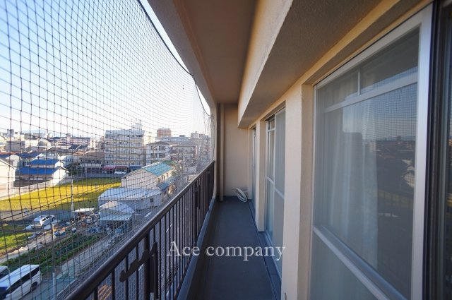 【バルコニー】 | 住吉ニューライフ | 東向きのバルコニー☆独立インナーバルコニーで、両サイドが気になりません♪前面に高い建物が無く、眺望良好です☆