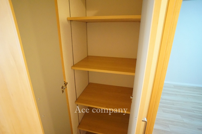 【収納】 | シャトー第3八戸の里 | 廊下にある収納です♪