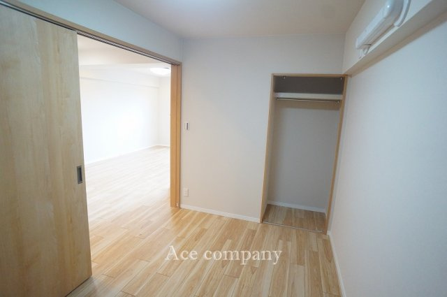 【子供部屋】 | 第一シャトー八戸ノ里 | 【洋室4.6帖】クローゼット完備です♪