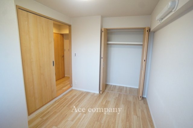 【寝室】 | 第一シャトー八戸ノ里 | 【洋室5.5帖】クローゼット完備です♪