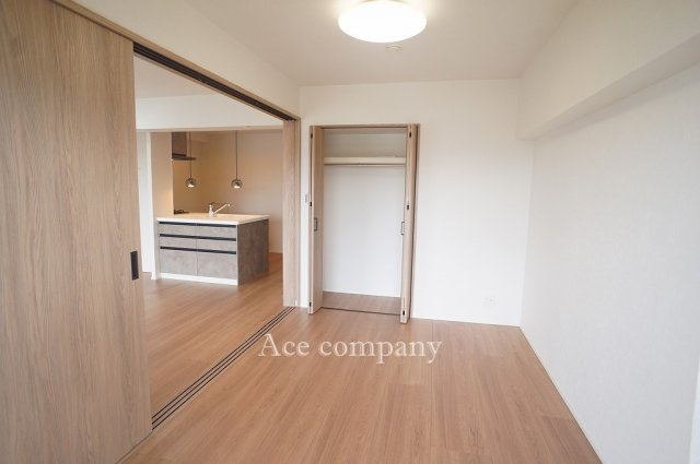 【内装】 | 東大阪サンハイツ | 【洋室5.0帖】クローゼット完備です♪