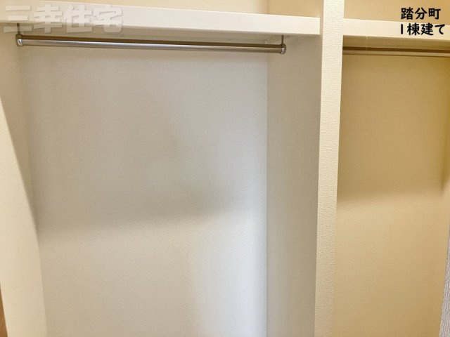 碧南市踏分町の収納|3帖のウォークインクローゼット。もはや個室になりえる広さ