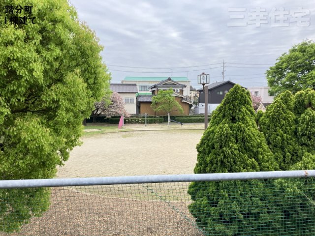 碧南市踏分町の周辺|このお部屋から見える眺望。踏分公園の緑が心を癒します