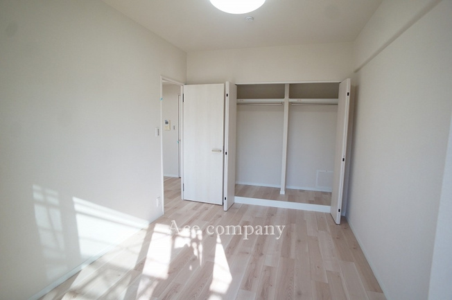 【寝室】 | ネオコーポ桃谷 | 【洋室6.5帖】クローゼット完備です♪