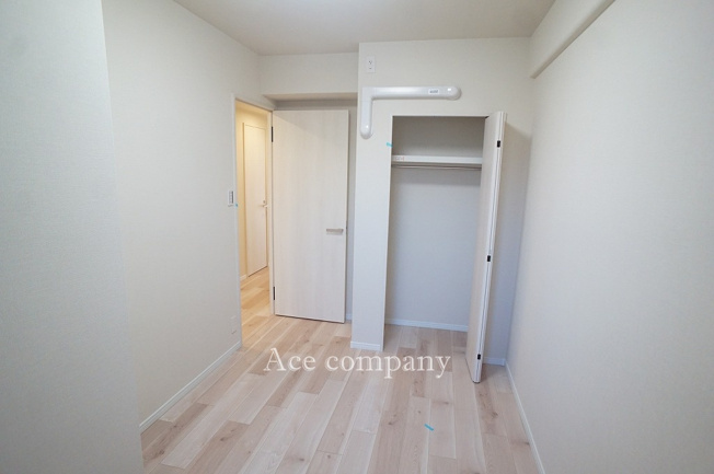 【子供部屋】 | ネオコーポ桃谷 | 【洋室4.5帖】エアコン先行配管済み☆クローゼット完備です♪