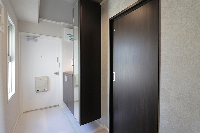 【玄関】 | 蒲生第二コーポ | 玄関ポーチ付き☆ミラー付きのシューズボックス完備です♪