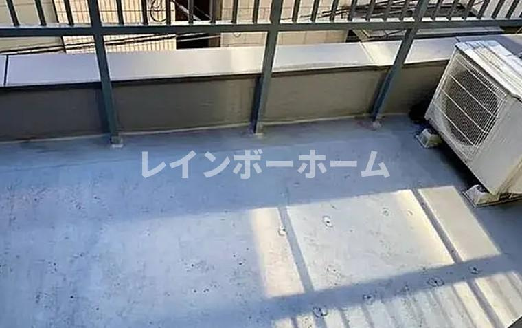 斉藤ビルのバルコニー