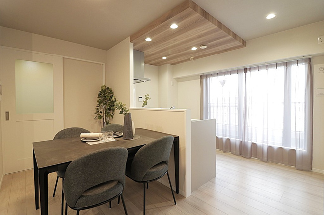 【居間・リビング】 | ユニ・アルス真田山南 | 【LDK：約12.1帖】