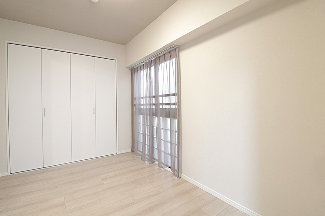 【子供部屋】 | ユニ・アルス真田山南 | 【洋室5.5帖】2面採光☆クローゼット完備です♪