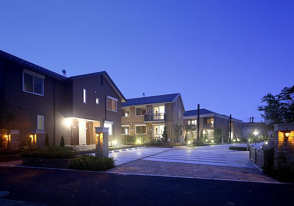 la bourg des cours Ｅ棟の外観パース|敷地前面道路より夜景