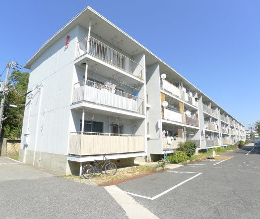 上高丸厚生年金住宅2号棟の外観