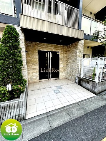 ライジングプレイス両国のエントランス