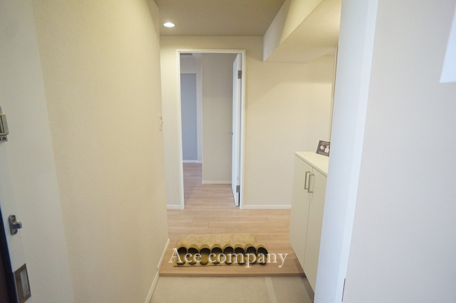 【玄関】 | 西つるみコーポ | シンプルなシューズボックス付きです♪