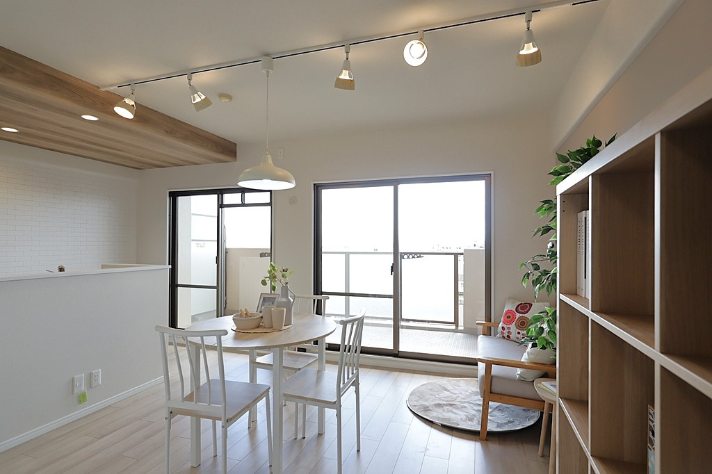 【居間・リビング】の画像