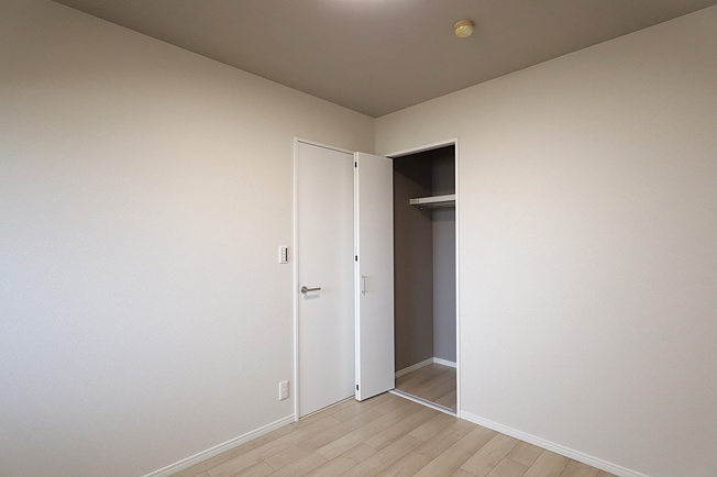 【寝室】 | キャステージパーク1番街 | 【洋室5.5帖】クローゼット完備です♪