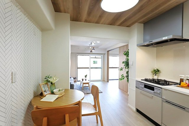 【居間・リビング】 | サニークレスト住吉 | 【LDK：約12帖】