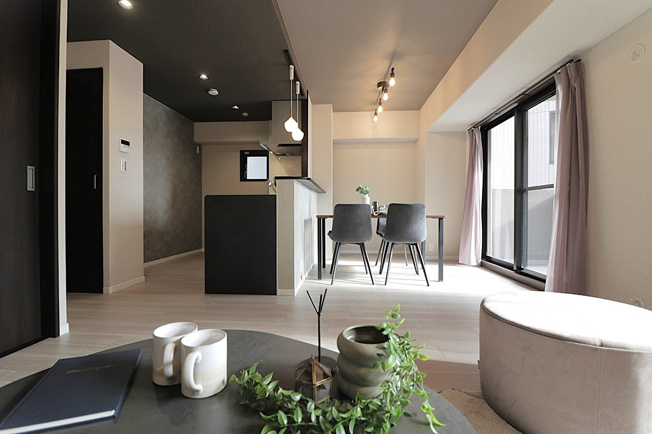 【居間・リビング】 | 大阪城公園グリーンマンション | 【LDK：約16.8帖】