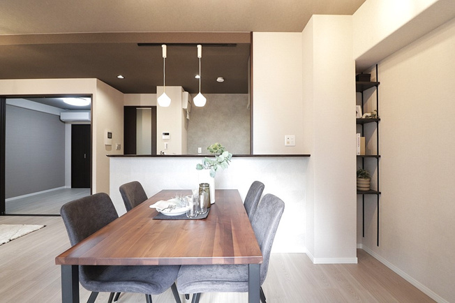 【居間・リビング】 | 大阪城公園グリーンマンション | 【LDK：約16.8帖】