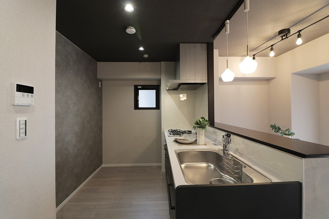 【キッチン】 | 大阪城公園グリーンマンション | 対面式のカウンターキッチン♪キッチンスペースに窓あります☆