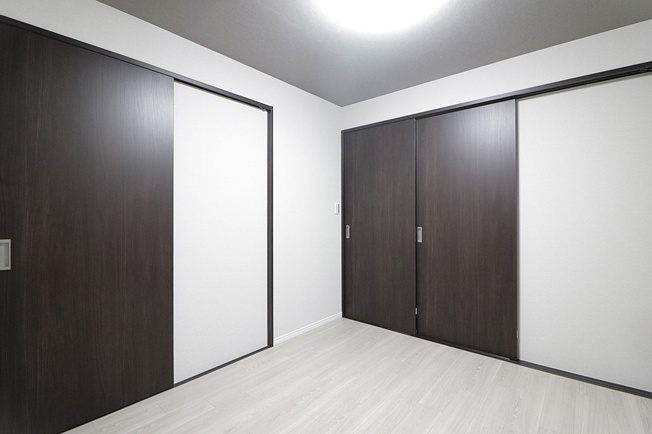 【内装】 | 大阪城公園グリーンマンション | 【洋室③：4.5帖】便利な2WAYドアです♪