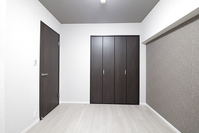 【子供部屋】 | 大阪城公園グリーンマンション | 【洋室②：5帖】クローゼット完備です♪