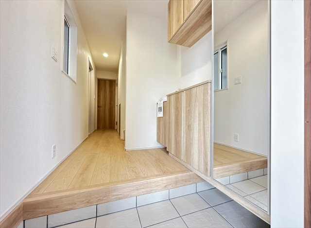 【玄関】 | 志木市中宗岡1丁目　新築一戸建住宅　全1棟　(志木本店) | 玄関に手洗器が設けられているので、お子様も帰宅後の手洗い習慣が自然と身につきます。