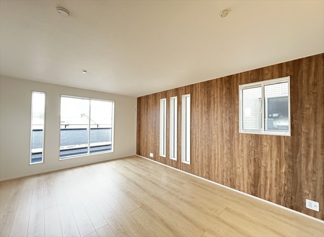 【居間・リビング】 | 志木市中宗岡1丁目　新築一戸建住宅　全1棟　(志木本店) | 通りからの視線を気にせずのびのび過ごせる2階リビング