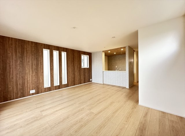 【居間・リビング】 | 志木市中宗岡1丁目　新築一戸建住宅　全1棟　(志木本店) | アクセントクロスでメリハリのある空間を演出