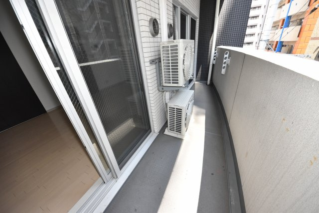 インボイス難波南レジデンスのバルコニー