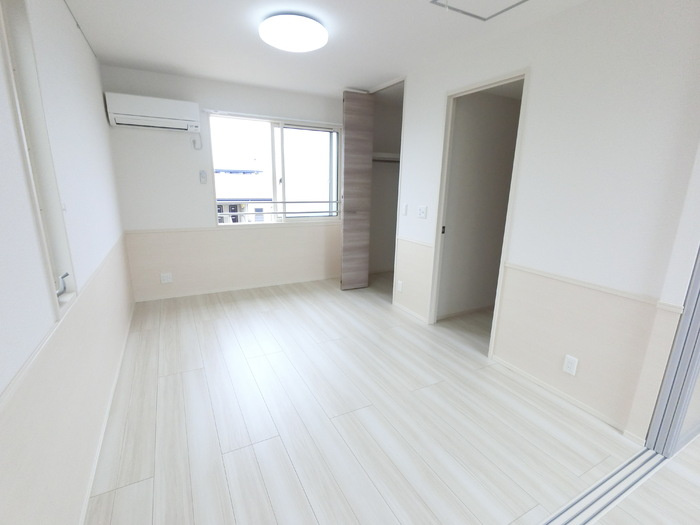 スプリーム　Bの内装