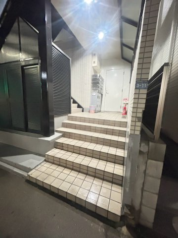 グリーンルーフ神若のエントランス