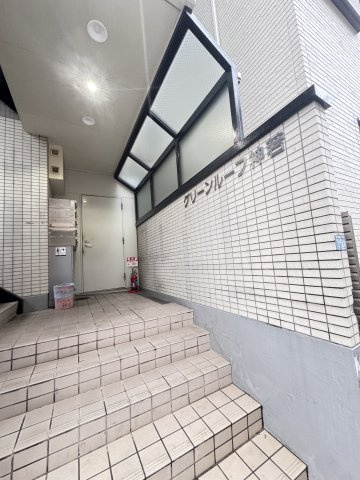 グリーンルーフ神若のエントランス