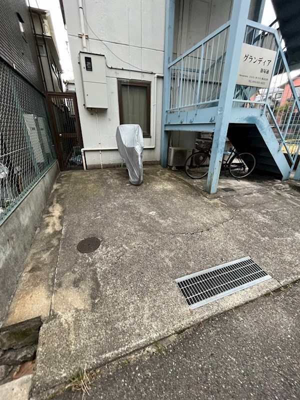 グランディア旗塚通の外観