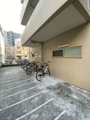 キューブコートの駐車場