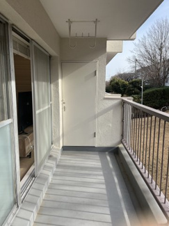 【バルコニー】 | たまプラーザ団地６街区３号棟 | 暖かな日差しのふりそそぐバルコニー