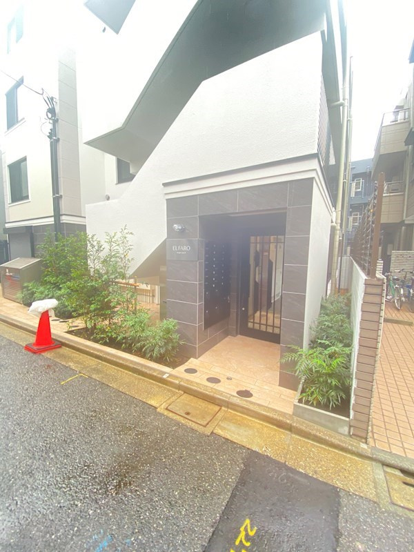 エルファーロ三軒茶屋Ⅱのエントランス