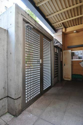 キャッスル北沢大橋のエントランス