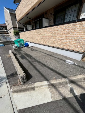 エンブレイスの駐車場