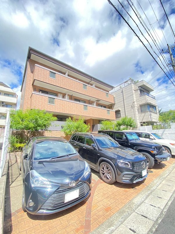 オーベルジュ岡本の駐車場