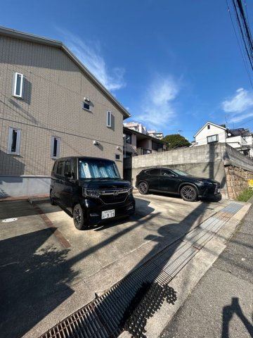 クレールメゾンの駐車場